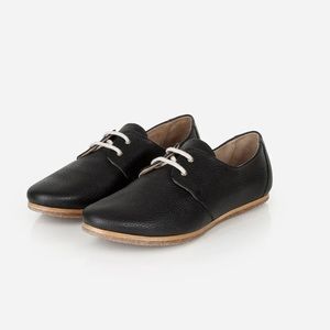 Poppy Barley the Eyelet Oxford Shoe in Black